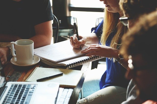 5-conseils-pour-acheter-vos-tables-pour-votre-interieur